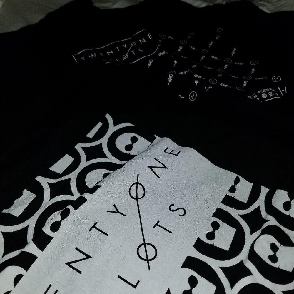 bundle of 2 twenty one pilots shirts